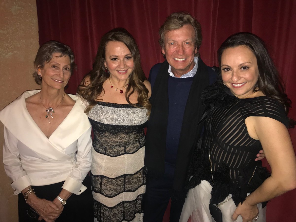 pcballet's tweet image. Looking back on the magic of our Alice in Wonderland production last weekend. Special guest @dizzyfeet enjoyed our adventures down the rabbit hole. #magicinwonderland #weekendlookback #pcb