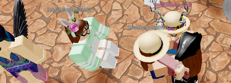 xoxAllyyRblx's tweet photo. I will miss oRomyy so much! She is going inactive until summer. Everyone is so sad that she has left to go inactive but we will be waiting for summer! I'll miss you tommy. : ( https://t.co/JsZlZaSmio