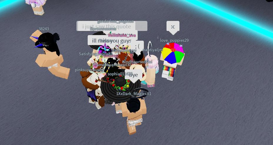 xoxAllyyRblx's tweet photo. I will miss oRomyy so much! She is going inactive until summer. Everyone is so sad that she has left to go inactive but we will be waiting for summer! I'll miss you tommy. : ( https://t.co/JsZlZaSmio