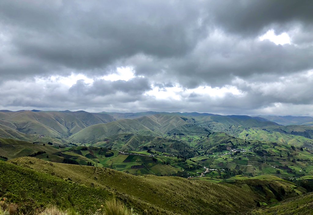 thomas2508's tweet photo. Nach zwei Tagen Ruhepause bin ich  wieder zurück on the road.🇪🇨🚴‍♂️😁

#G9toAmerica #Tag164 #3900m https://t.co/AZeyxlyPjE