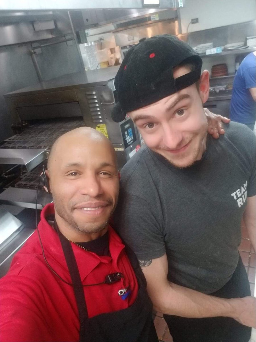 ChefWill43's tweet photo. Drew and I getting our Selfie on yesterday for Lunch! #ChilisLove #TeamChilis #TeamGlenmont #1Family https://t.co/nX68PHJS7q