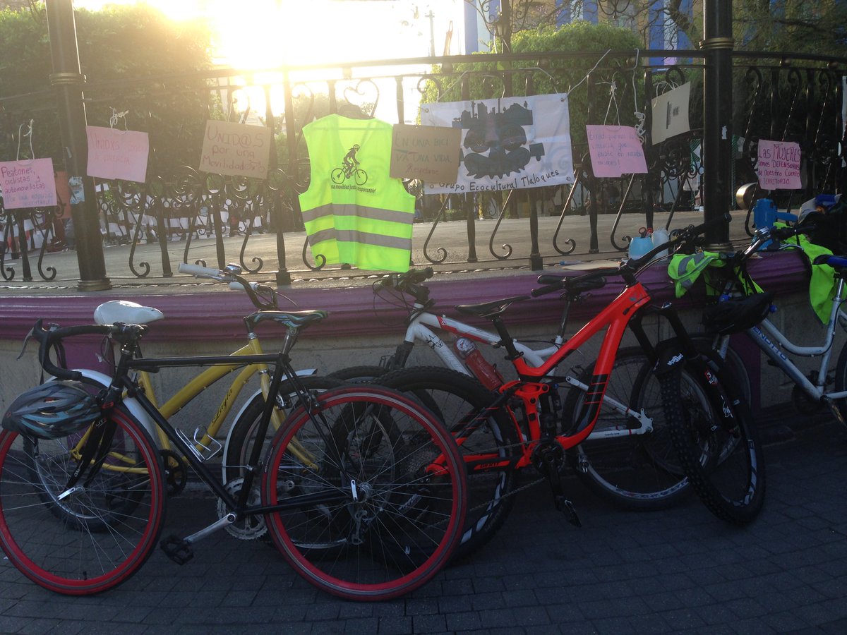 GTlaloques's tweet photo. #8M Compartimos algunas fotos del paseo ciclista en el marco del Día Internacional de la Mujer en #Texcoco, rodamos contra la violencia hacía las mujeres, por el respecto para los ciclistas, por una movilidad justa y responsable https://t.co/JhJlHntbhC