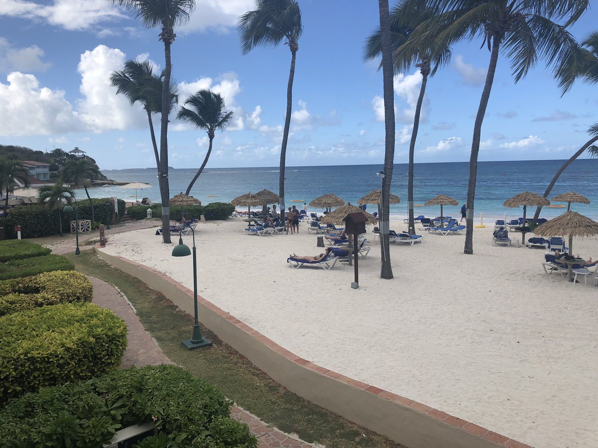 DeannaQuinn85's tweet photo. Not sad about this view for the next week #pineapplebeach #antigua https://t.co/FoSak0lQEm