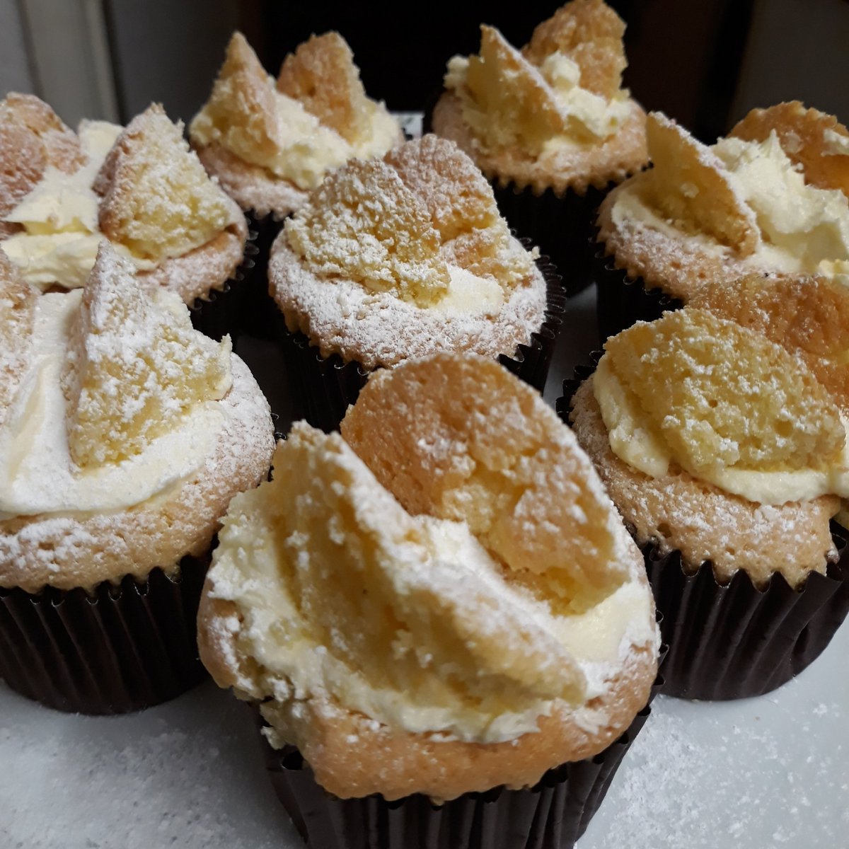 hkjxxx's tweet photo. When you sign up for a dating app and someone says "hi" and you already can't be doing with his shit so you make cakes and eat instead #happyendings #truelovelookslikethis https://t.co/LQzwCr9Iol