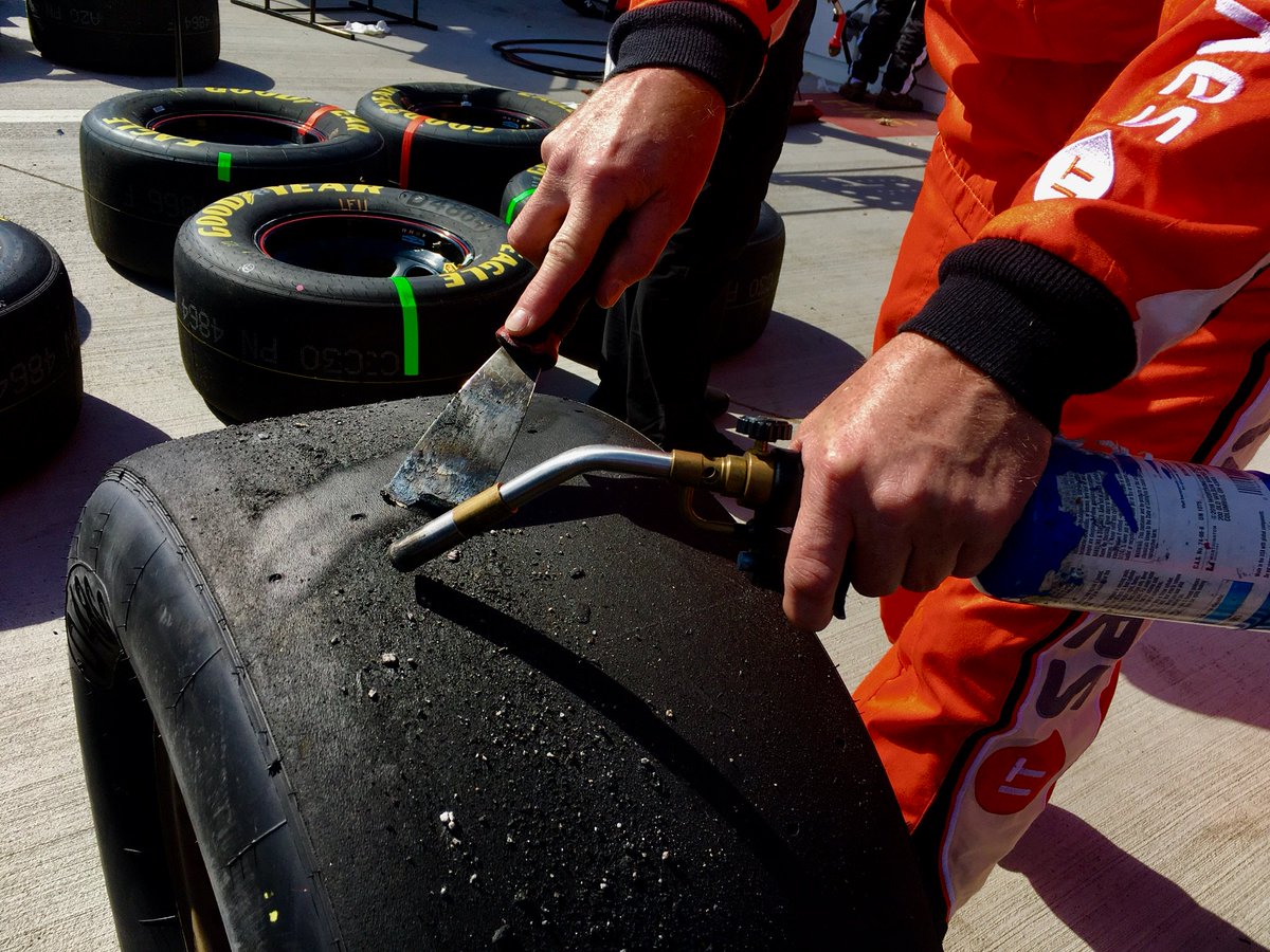 HaasFactoryTeam's tweet image. Only 76 laps to go in the #TicketGuardian500! 💪

#SHRacing