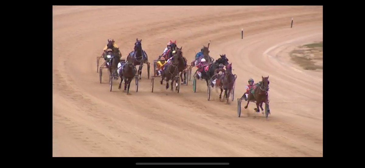 waynehillracing's tweet photo. Double 2nite @Pirie #threecases💼 is racing very well for trainer @aaronbainracing she worked forward from the wide gate to win nicely @PeterBain14 @bolnora @Rockybutterwor2 #bigbehemoth🦒 sat parked with a quick last 1/2 of 56.4 for trainer @LeahHtrainer16🙌🙌 https://t.co/uQoSjcX7T2
