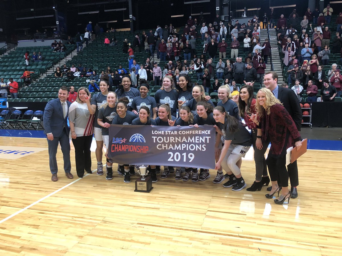 ZachMartinTV's tweet photo. #RollDamnBuffs #Again @ladybuffhoops are your champs of the #LSCTournament https://t.co/Be4nbqUhde