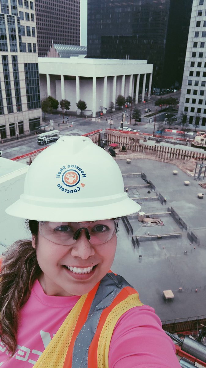 concretequeen45's tweet photo. My favorite part of it all is our #Cemex #people and working as #one with our customer to get it done ! #matpour #downtownHouston #cemexusa #houstonshellandconcrete #buildstrong #Houstonstrong https://t.co/Ek1e4QtMSE