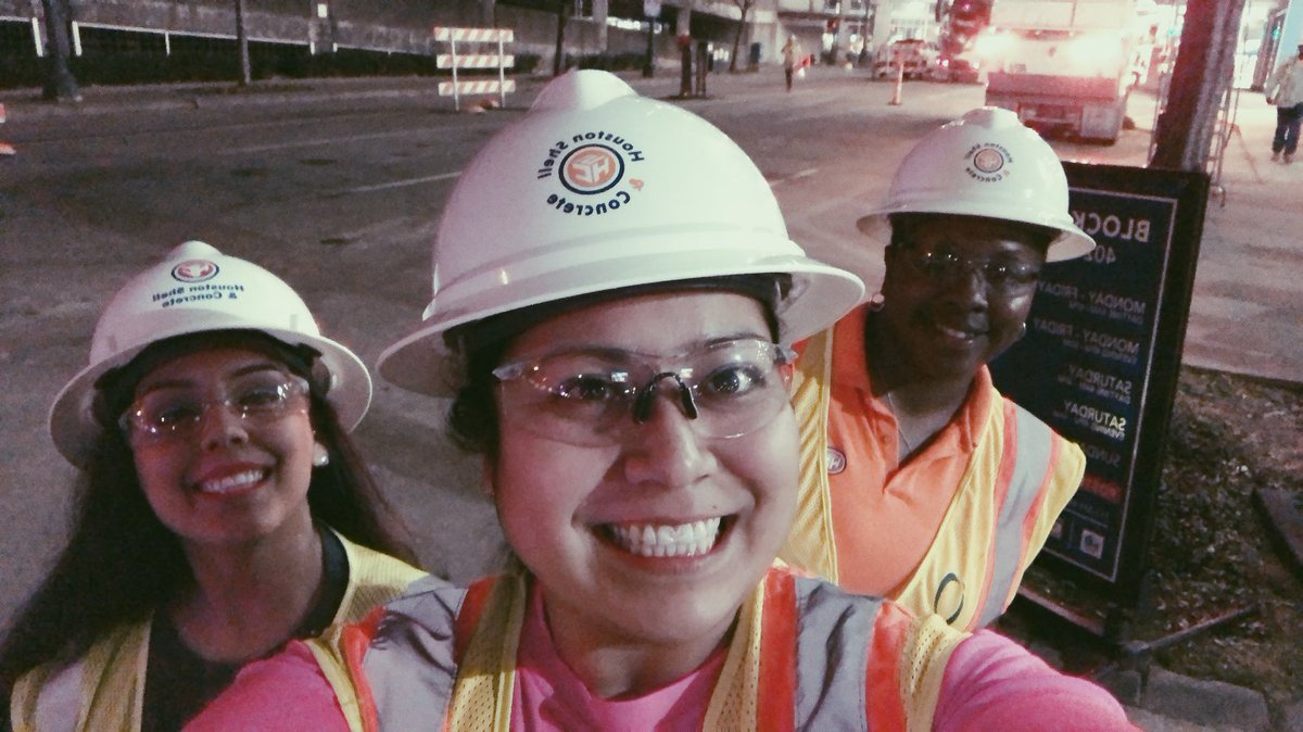 concretequeen45's tweet photo. My favorite part of it all is our #Cemex #people and working as #one with our customer to get it done ! #matpour #downtownHouston #cemexusa #houstonshellandconcrete #buildstrong #Houstonstrong https://t.co/Ek1e4QtMSE