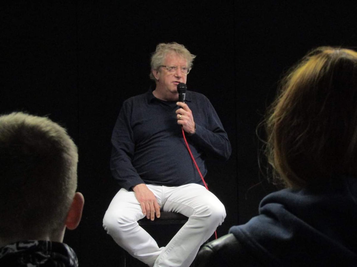 Ad_Williams91's tweet photo. #MarkWilliams Q&A yesterday at @Showmasters #CardiffFilmandComicCon 👍
#Cardiff #HarryPotter #ArthurBrown #FatherBrown #ComicCon #Wales #actor #QandA #TheBorrowers #101Dalmatians #TheFastShow #suitsyousir #filmandcomicconcardiff #cardiffcomiccon https://t.co/DtASctmJZf