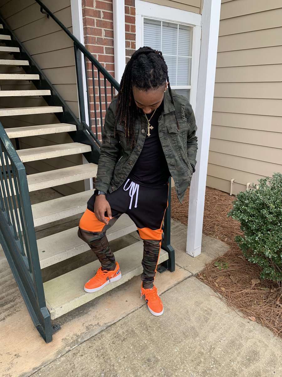 SolidLuhKhris's tweet photo. 2019 been rough an it just started π―..
π #PrayingForBetterDays ππΎπ#LLKutt #LLGP seems like all my nikkAhs dien too the streetz or falling victim too these streetz π #FreeDAKlan π―π‘ https://t.co/nPitsG7mTk