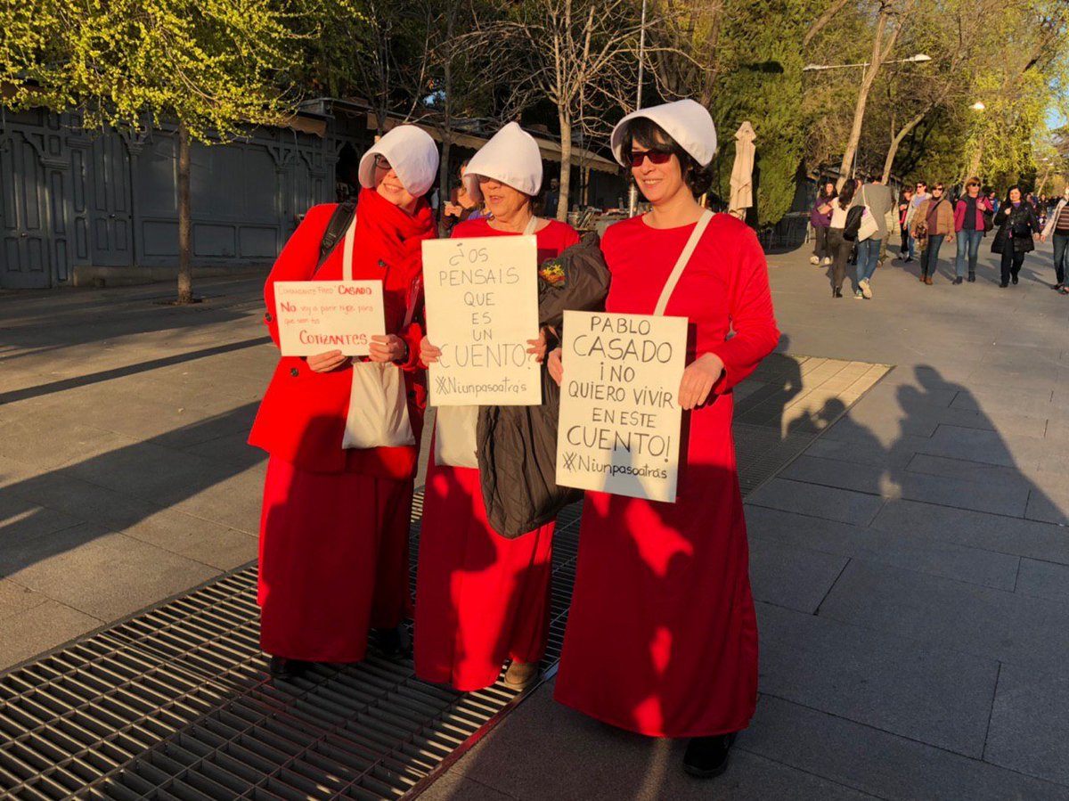 SVElMolar's tweet photo. Las vidas de las mujeres siguen marcadas por las desigualdades, la violencia machista, la precariedad y la no corresponsabilidad. Desde #SomosVecinas seguiremos luchando para que no demos #Niunpasoatrás. #8M #Huelgafeminista2019 #Madrid #Cuentodelacriada. https://t.co/sf9IzA1Rui