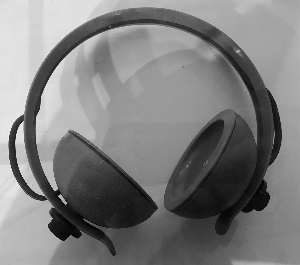 BiasonElena's tweet photo. “Se non siete curiosi, lasciate perdere.
Se non vi interessano gli altri, ciò che fanno e come reagiscono, allora quello del designer non è un mestiere per voi.”

#Castiglioni 
#design https://t.co/r4BjnQNNFI