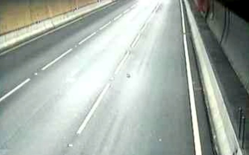 MelbTraffic's tweet photo. WEST GATE FWY

CLOSED inbound between Power St and Burnley Tunnel entry portal (fatal pedestrian collision).

Diversions via Power St into CBD.

Tunnel is OPEN, incorrect media reporting.

Traffic stopped from Montague St. Obey overhead gantries and authorities
#MelbTraffic https://t.co/WJ4dE7Cpdk