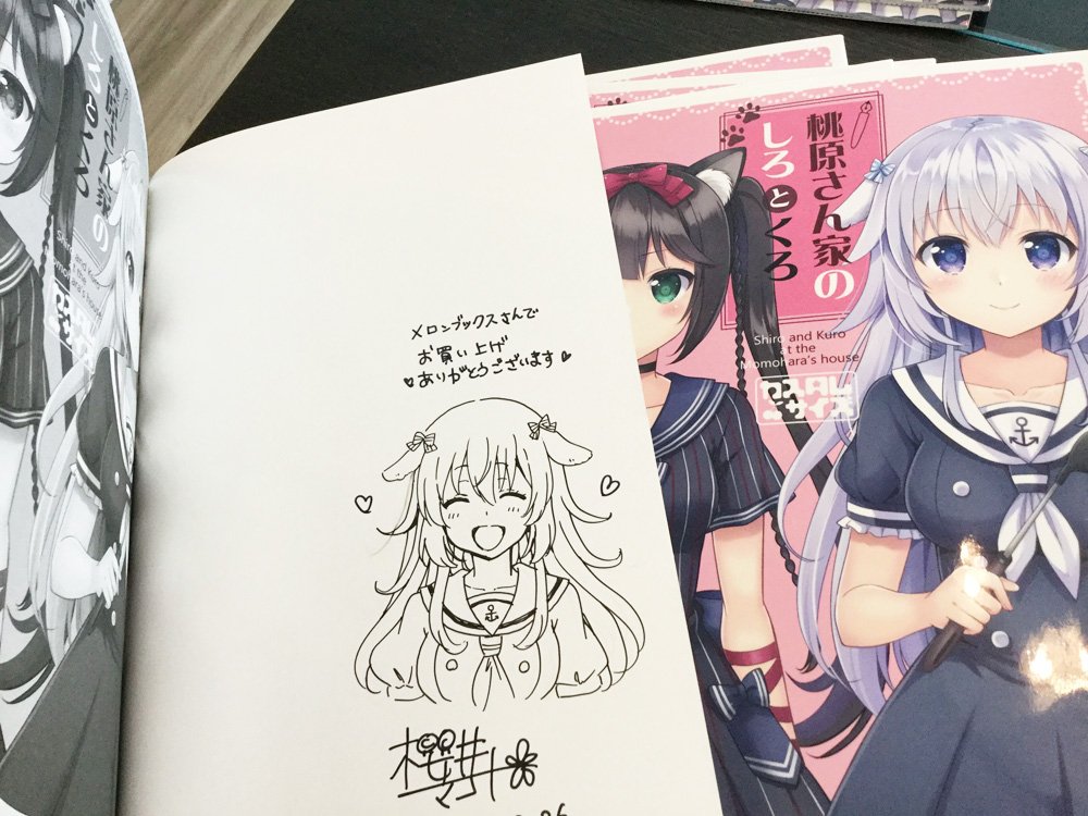 おはよーございます!メロンブックス京都店さんのリニューアルopen祝いにメロンちゃんの色紙とサイン本フェアでサインイラスト入りの『桃原さん家のしろとくろ』を置かせてもらっていました!本はもうないのかな?こんな感じでしぃちゃん、くーちゃん、ゆかりさん(レア)の本を10冊用意してました😊 