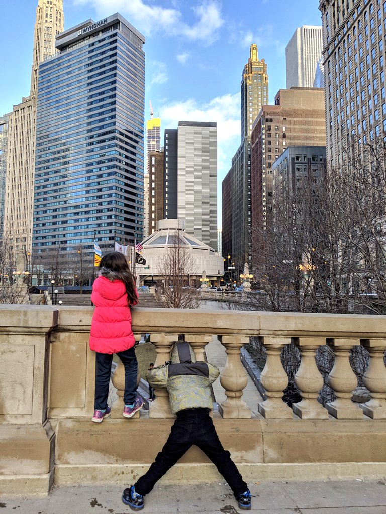 YashYanthi's tweet photo. It was such a lovely afternoon in @ChooseChicago that we had to venture out for a walk. Plenty to explore near the @LanghamChicago #MurphysDoChicago #ChicagoHome https://t.co/pJRsYHKwCB