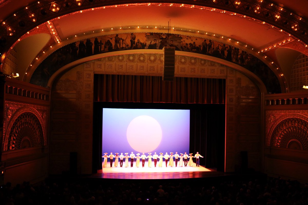 AuditoriumChgo's tweet photo. And just like that we have wrapped another #AileyWeek ✔️
Thank you to all who joined us in celebrating #AlvinAiley’s 60th anniversary and 50 years of the company performing at #theAud! Here’s to another 50 years 🎉 #AILEYinChicago #AILEYattheAud #Ailey60 #AileyAscending https://t.co/99TMLJmnHg