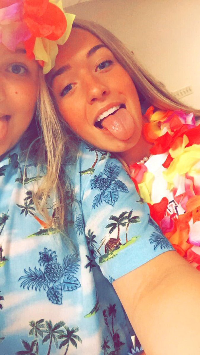 stuart_maddie's tweet photo. Happy b-day ASHY!! Thanks for always making me laugh and being one of my bestfriends for life🤩 love you long time ashy❤️🎉 @ashley_scham https://t.co/ITz8iwwwgn