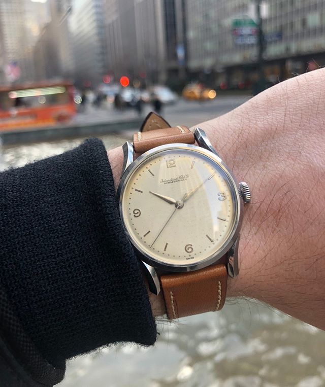 analogshift's tweet photo. Rare twisted lug Caliber 89. An understated classic. Link in bio to purchase!
.
.
.
.
#iwc #iwcingenieur #blackdial #friday #watch #caliber89 #womw #nyc #watches #photography #watchpassion #watchfam #watchmania #watchaddict #menstyle #watchoftheday #watchesofinstagr… https://t.co/JHlydT1PrJ