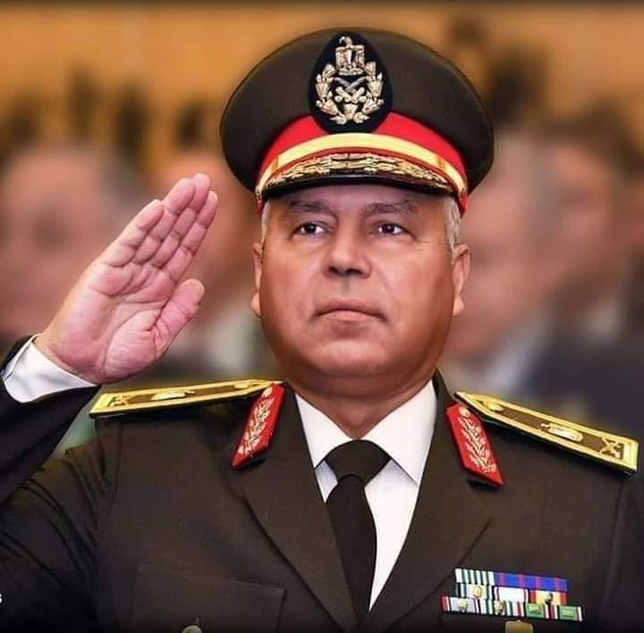 SamehSs77's tweet photo. #كامل_الوزيراليوم فاجأنا الرئيس السيسى على الهواء بترقية اللواء كامل الوزير لرتبة فريق .. تزامنا مع توليه حقيبة النقل والمواصلات .. وهو إختيار صائب .. ولكن ماذا بعد ؟؟؟؟ 
فى رأى الشخصى هذا الرجل يتم تقديمه لمصر بصوره جيده ليكون رئيسا للمصريين فى الفتره المقبله خلفا للرئيس السيسى https://t.co/A3XBIXiZuB