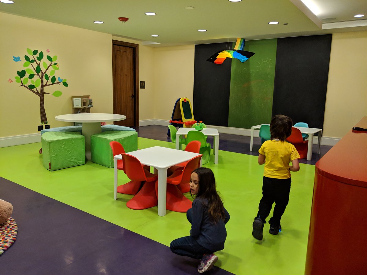 YashYanthi's tweet photo. Did you know that the @LanghamChicago has a kids suite for families to drop in and play? Toys, games and @XboxCanada await you #FamilyTravel #MurphysDoChicago #giftedExperience #XboxTogether https://t.co/7oEJNRuHl7