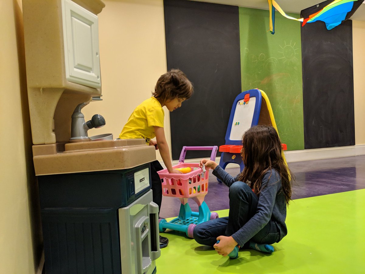 YashYanthi's tweet photo. Did you know that the @LanghamChicago has a kids suite for families to drop in and play? Toys, games and @XboxCanada await you #FamilyTravel #MurphysDoChicago #giftedExperience #XboxTogether https://t.co/7oEJNRuHl7