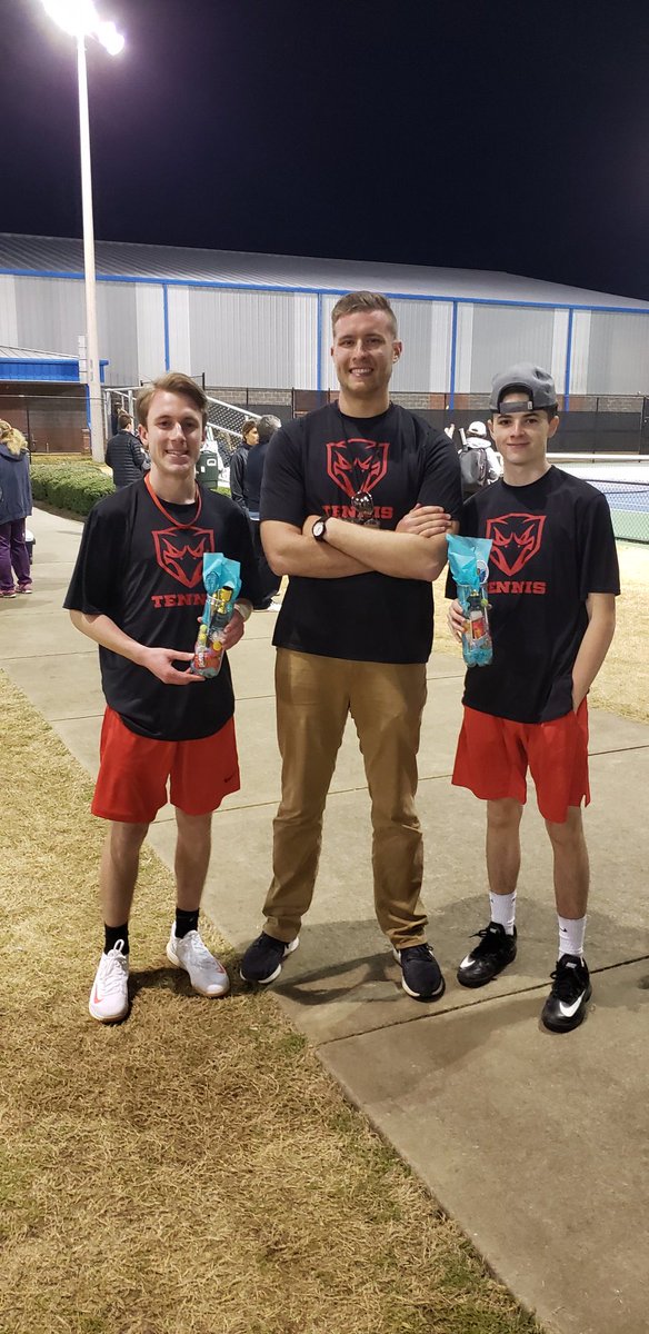 RedHawkTennis1's tweet photo. An amazing day of tennis at the Seigel Slam doubles tournament!
Congrats to Will S, Will J, Rachel and Grace for winning their flights! 

Also these shirts made by Georgia Music🔥🔥🔥🔥 https://t.co/jCgUyxMVfN