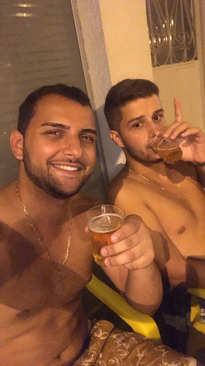 Caiq_pires's tweet photo. Oq estamos fazendo no domingo a noite? Bebendo #Ufaaaa @Nando_vidigal TMJ,pode ou nao pode postar? Já não sei mais oq pooooode kkkkkkkkkkkk https://t.co/nmZq5h3o3H