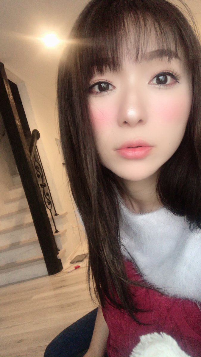 小松奈保 Twitterissa 夫に 短期間で何度も髪の色変えすぎって言われたわw 気に入らない髪型で1日も居たくないでしょ Wえっこれ分かるよね W