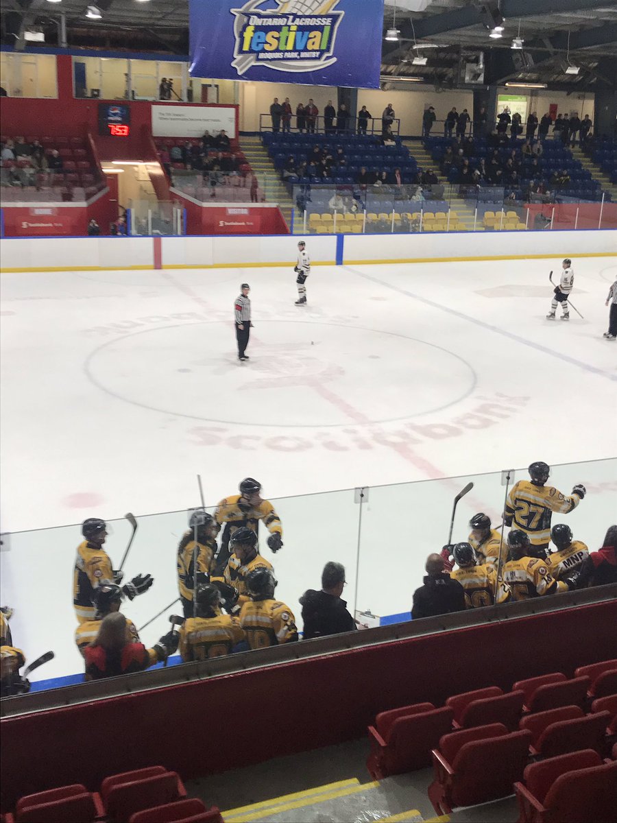 WhitbyDunlops's tweet photo. 🚨WHITBY GOAL🚨 Kyle Musselman gets Whitby on the board first flying across the crease to get it in. Sawyer and Hore with the helpers. https://t.co/SIEhQzf5Cl