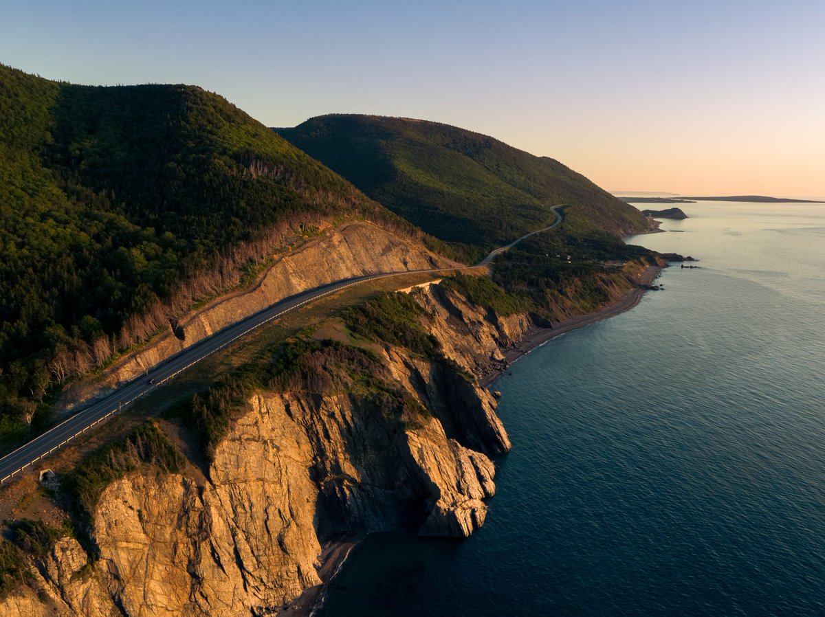 Think Cape Breton Island is the Top Island in the world? Take <a href="/TravelLeisure/">Travel + Leisure</a> #TLWorldsBest survey and check that box!  ow.ly/Bigl30nlOqQ  
#ExploreCB #VisitNovaScotia