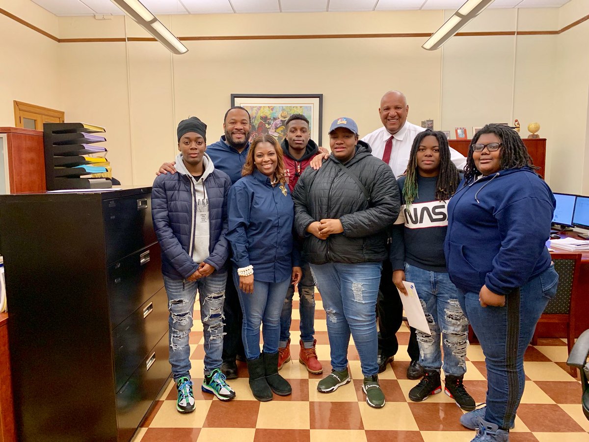 BallouDC's tweet photo. Congratulations to our scholars 11 out of 12 students got accepted into Cheyney University. 🤗💙💛#KnightsontheRise https://t.co/mJ99gn2IXD