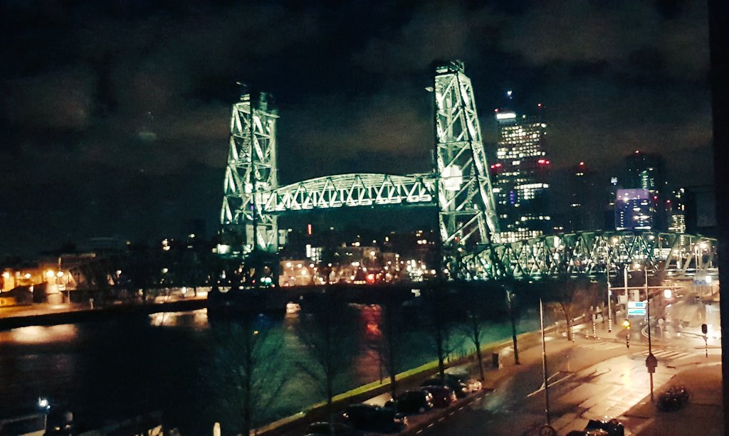 maikelcoomans85's tweet photo. Er gaat niks boven thuis komen en dan dit uitzicht hebben! #loverotterdam #dehef #stormstand @Stadsbeheer010 #rotterdam @RTV_Rijnmond https://t.co/bf8U3vSPqg
