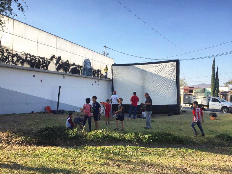 GobTlajomulco's tweet photo. ¡El @FICGOficial llegó a Tlajomulco! 🙌🏽
Nos encontramos en #LabASETlajo para disfrutar de la película de @Chivas como parte de las actividades de este festival. ⚪️🔴 https://t.co/CS4vHk0M8p