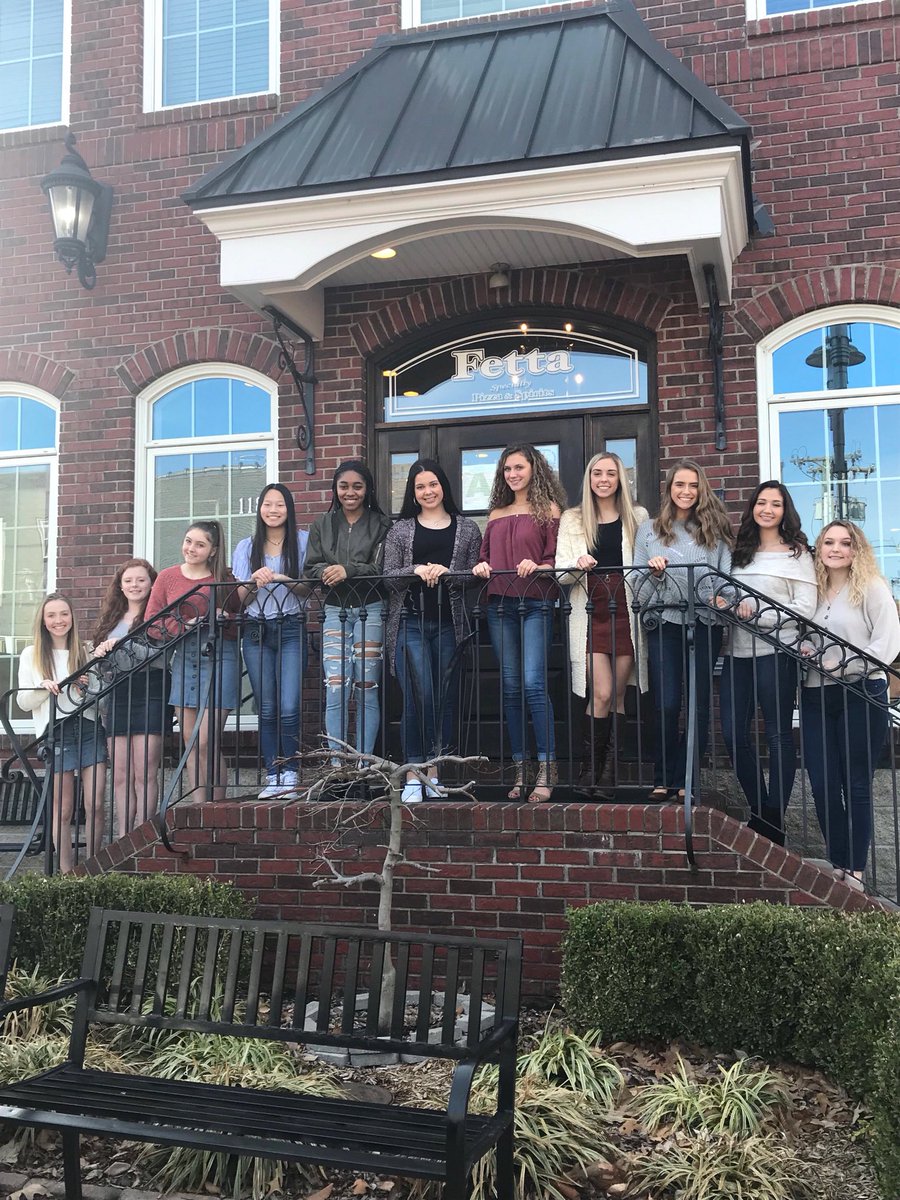 AHSeaglettes's tweet photo. Finished up the 2018-2019 season! What a great season!! Thank you seniors for all the hard work that you’ve put in over these 4 years. You will be missed and we can’t wait for what the future holds for you girls. Many memories &amp; friendships have been made. Love this team! 💙 https://t.co/cU05Yjq8jh