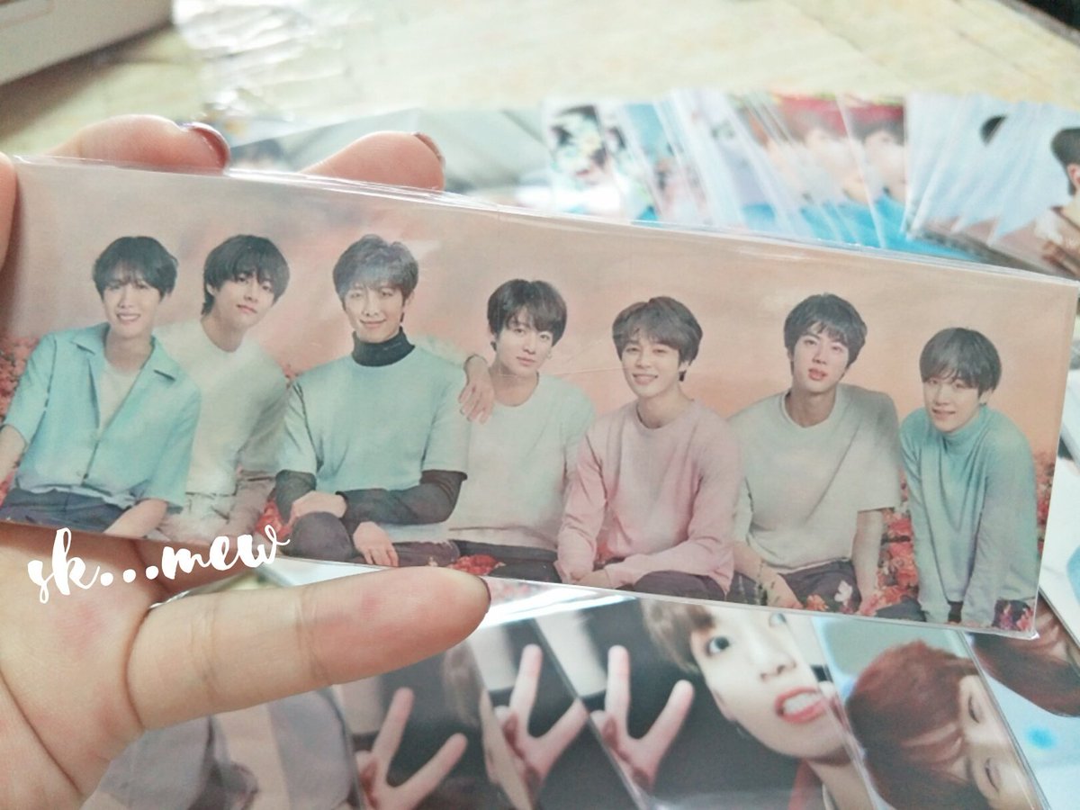 SKMEW21's tweet photo. ของแจกหน้าคอนเสิร์ต BTS พร้อมแล้วนะคะ ในนามกลุ่ม ภรรยาโวคอลไลน์💜🌈💫 ของมีจำนวนจำกัด อย่าลืมรับกันด้วยนะคะ 😊
จุนที่แจกจะประกาศให้ทราบอีกทีค่ะ
#ภรรยาโวคอลไลน์💜🌈💫 #SKMEW #BTS #ARMYTH #ARMY
#BTSLYSBKK #BTSWorldtourBKK #BTSLoveYourselfBKK https://t.co/7HfZpyl88c