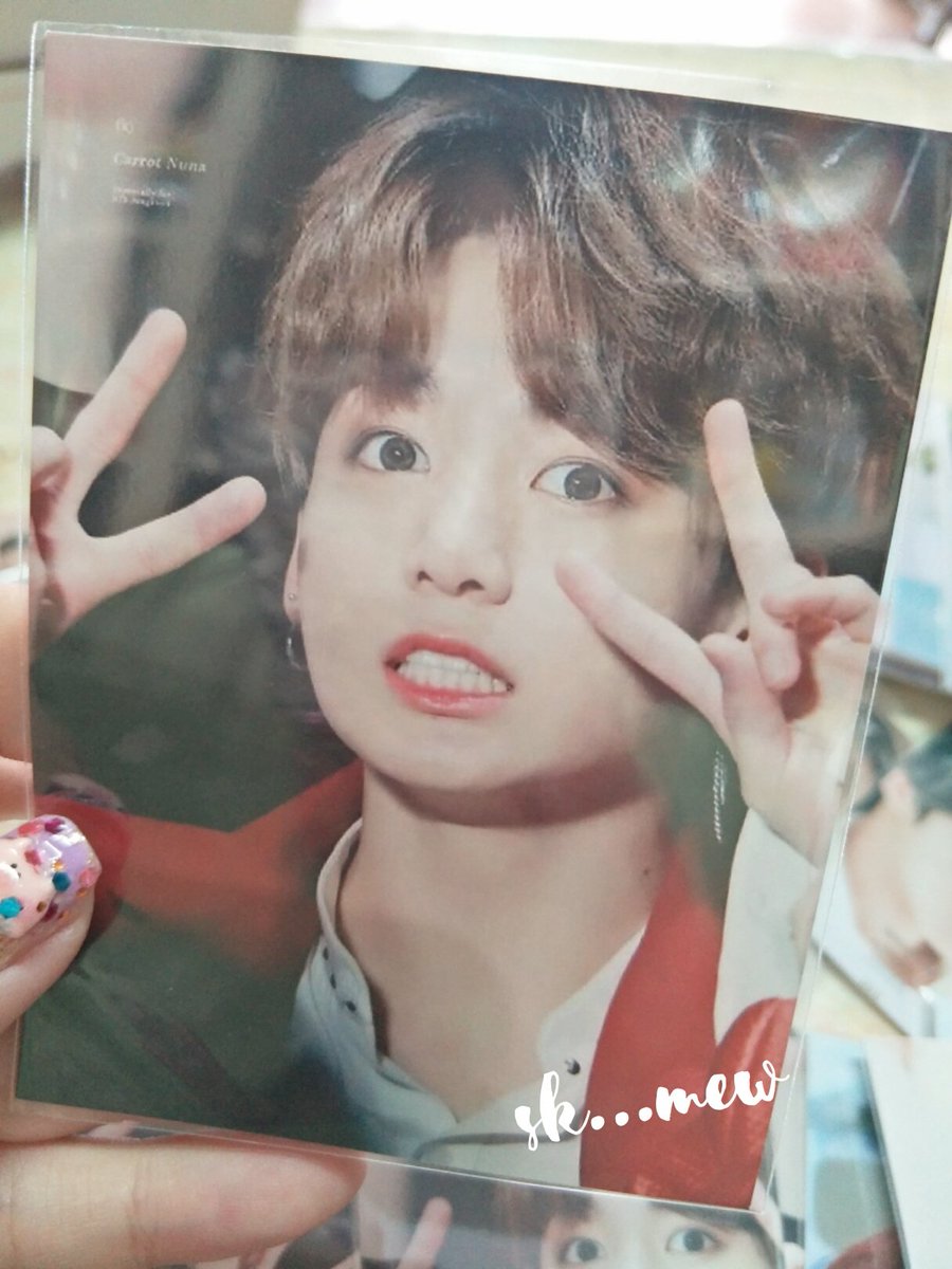 SKMEW21's tweet photo. ของแจกหน้าคอนเสิร์ต BTS พร้อมแล้วนะคะ ในนามกลุ่ม ภรรยาโวคอลไลน์💜🌈💫 ของมีจำนวนจำกัด อย่าลืมรับกันด้วยนะคะ 😊
จุนที่แจกจะประกาศให้ทราบอีกทีค่ะ
#ภรรยาโวคอลไลน์💜🌈💫 #SKMEW #BTS #ARMYTH #ARMY
#BTSLYSBKK #BTSWorldtourBKK #BTSLoveYourselfBKK https://t.co/7HfZpyl88c