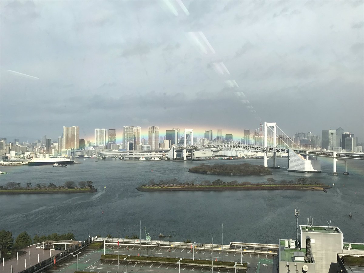 Lionbass's tweet image. レインボーブリッジ（虹の橋）に低い虹🌈が！