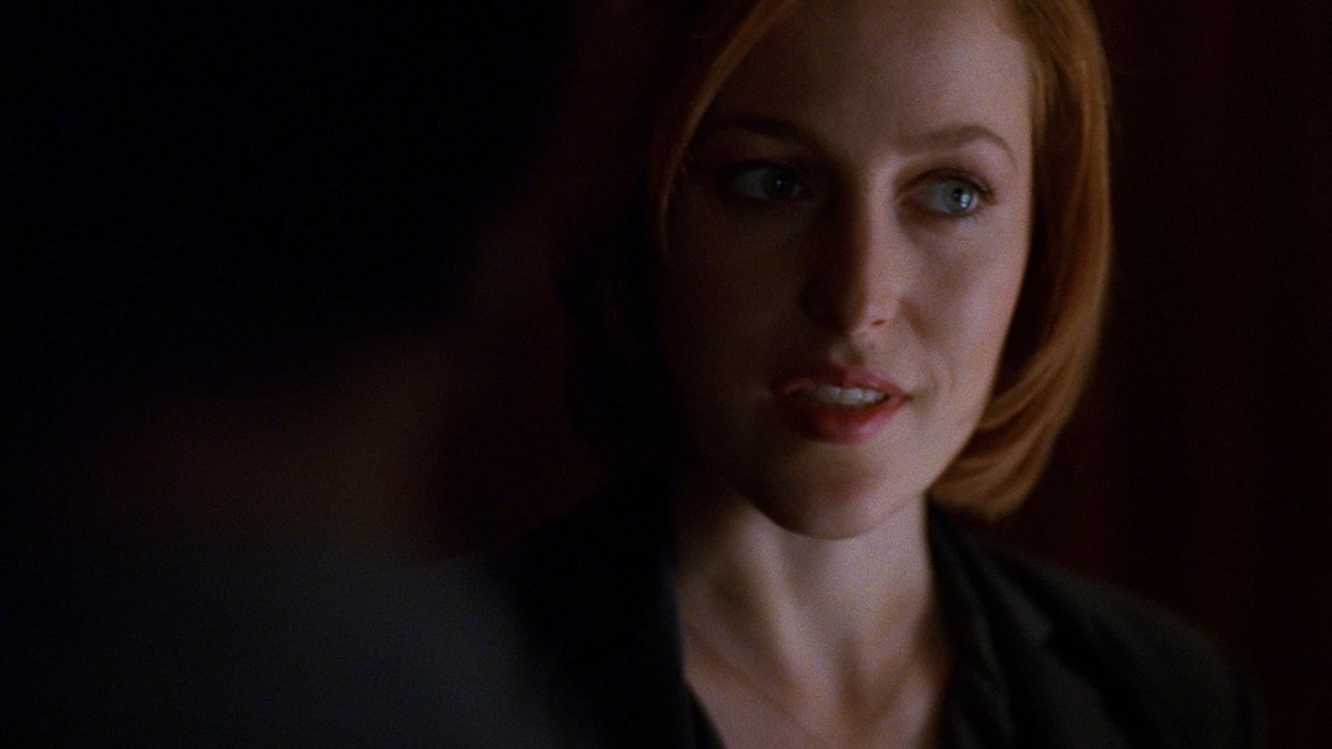 Some nervous laughter from Scully. #XFScriptWatch  #Milagrp