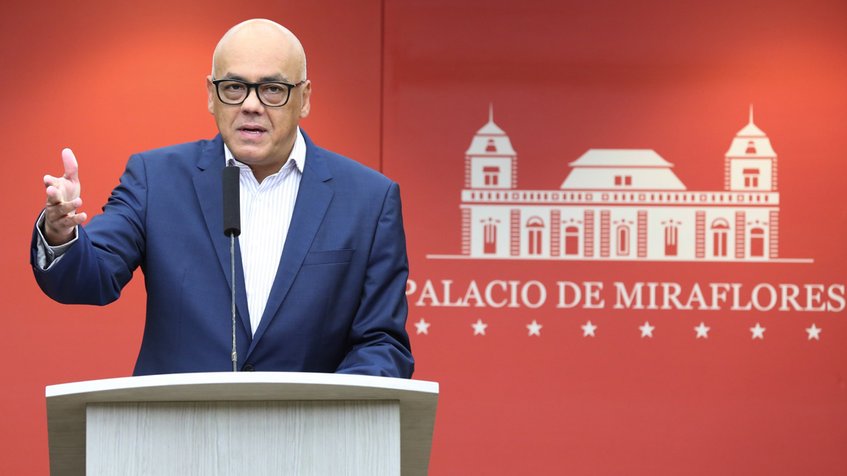 noticierovv's tweet image. El Vicepresidente de Comunicación e Información, Jorge Rodríguez, anunció que quedan suspendidas todas las actividades académicas y laborales para este lunes.