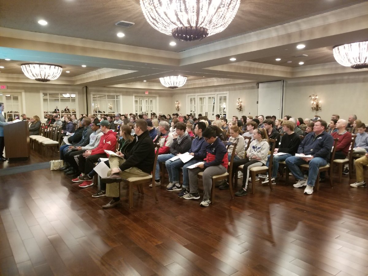 MHCCcaddie's tweet photo. Great to see so many familiar faces and several new faces tonight at the meeting! Looking forward to seeing new caddies at training in a couple of weeks!

#respect7099 #1300loopgoal https://t.co/R32a5jocSo