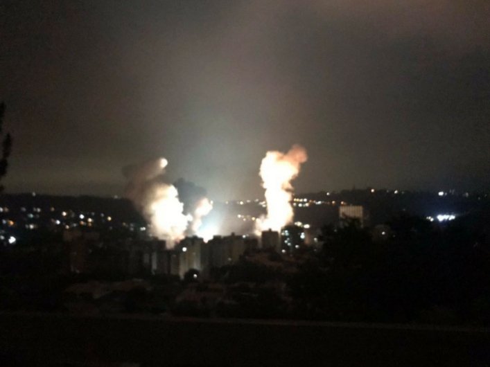 marianhearaque's tweet photo. #URGENTE #11Mar Explotan 3 transformadores en la subestación #Ciudadela en Prados del Este #Concresa al sur de Caracas
Foto:CrónicaUno. https://t.co/6XNZIrbYrq