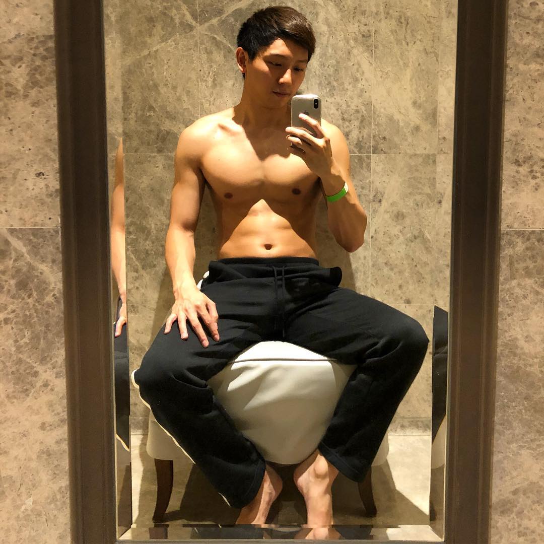 想定時收到鮮肉私密照？
跟蹤我們Line 
line.me/R/ti/p/%40dcl3…