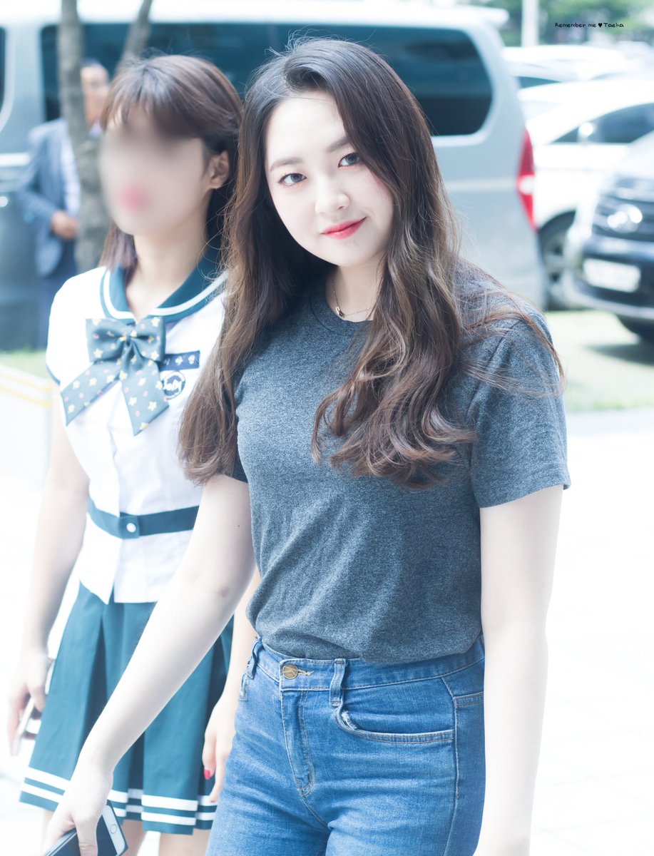 Taeha0603's tweet photo. 180717 최파타 출근 #모모랜드 #MOMOLAND #モモランド #BAAM #태하 #Taeha #テハ @MMLD_Official 

태하 못 본지 603년째야 😭💕 https://t.co/aMLvAtC4DA