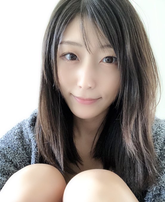 ちょっと肌寒くなってきたので、やっとふわふわ系が着れます。お天気だけど暑過ぎず、風が心地よい。この時期の気候が一番好き！ https://t.co/XGBFdYAnn0<a href="/tag/%E3%82%B0%E3%83%A9%E3%83%89%E3%83%AB%E8%87%AA%E7%94%BB%E6%92%AE%E3%82%8A%E9%83%A8"class="tags"><span>#グラドル自画撮り部</span></a>