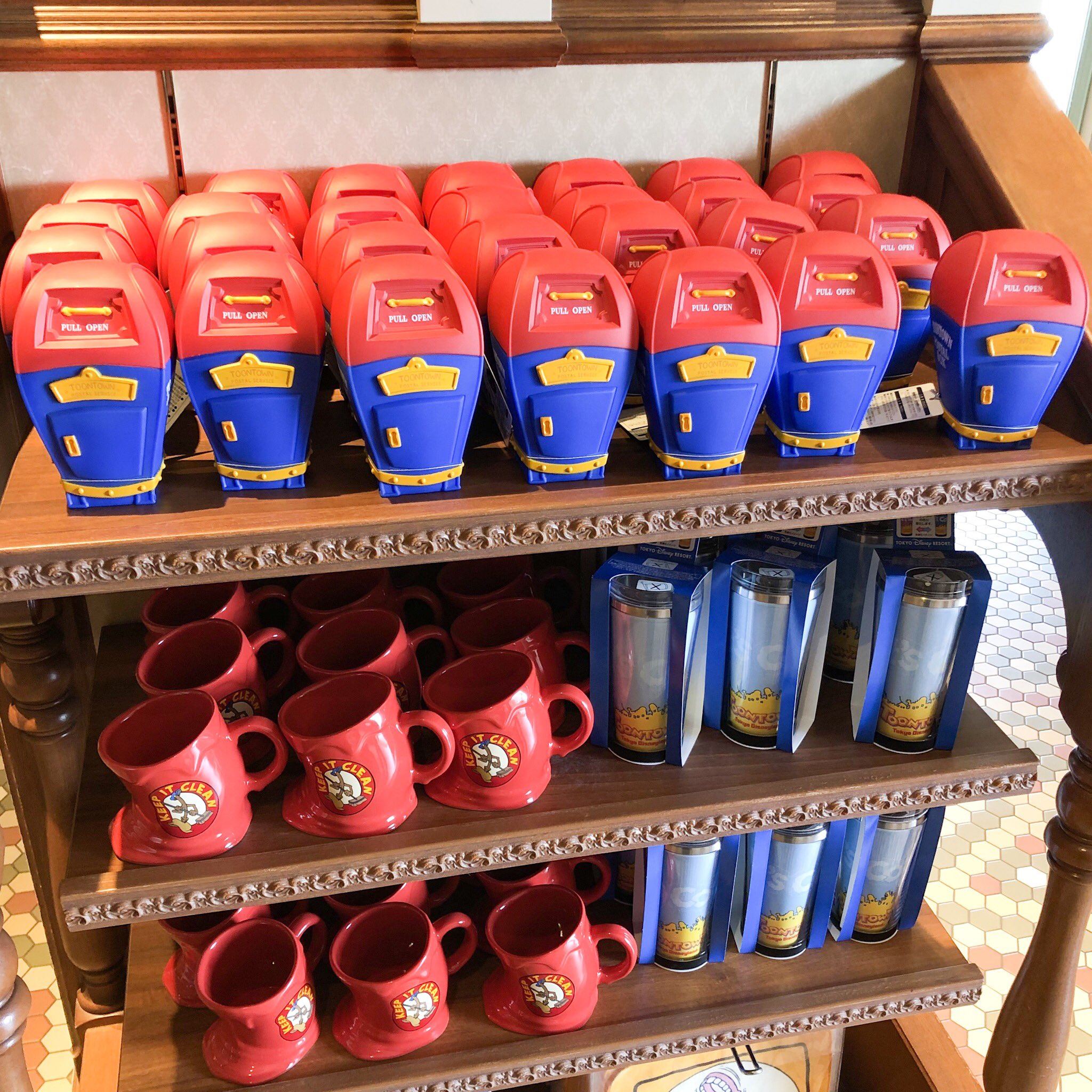 Mezzomikiのディズニーブログ Su Twitter 街で見かけるアイテムデザイン 東京ディズニーランド トゥーンタウン グッズ かわいい 貯金箱 発売中 T Co 7t5skkm3nm T Co Dbz60vnakp Twitter