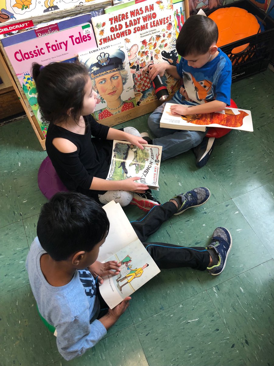MJCPrek's tweet photo. Ms. Cantone’s Pre-K class loves #flashlightfridays! ⁦@jmcgahan31⁩ https://t.co/pdYqyX1OGi