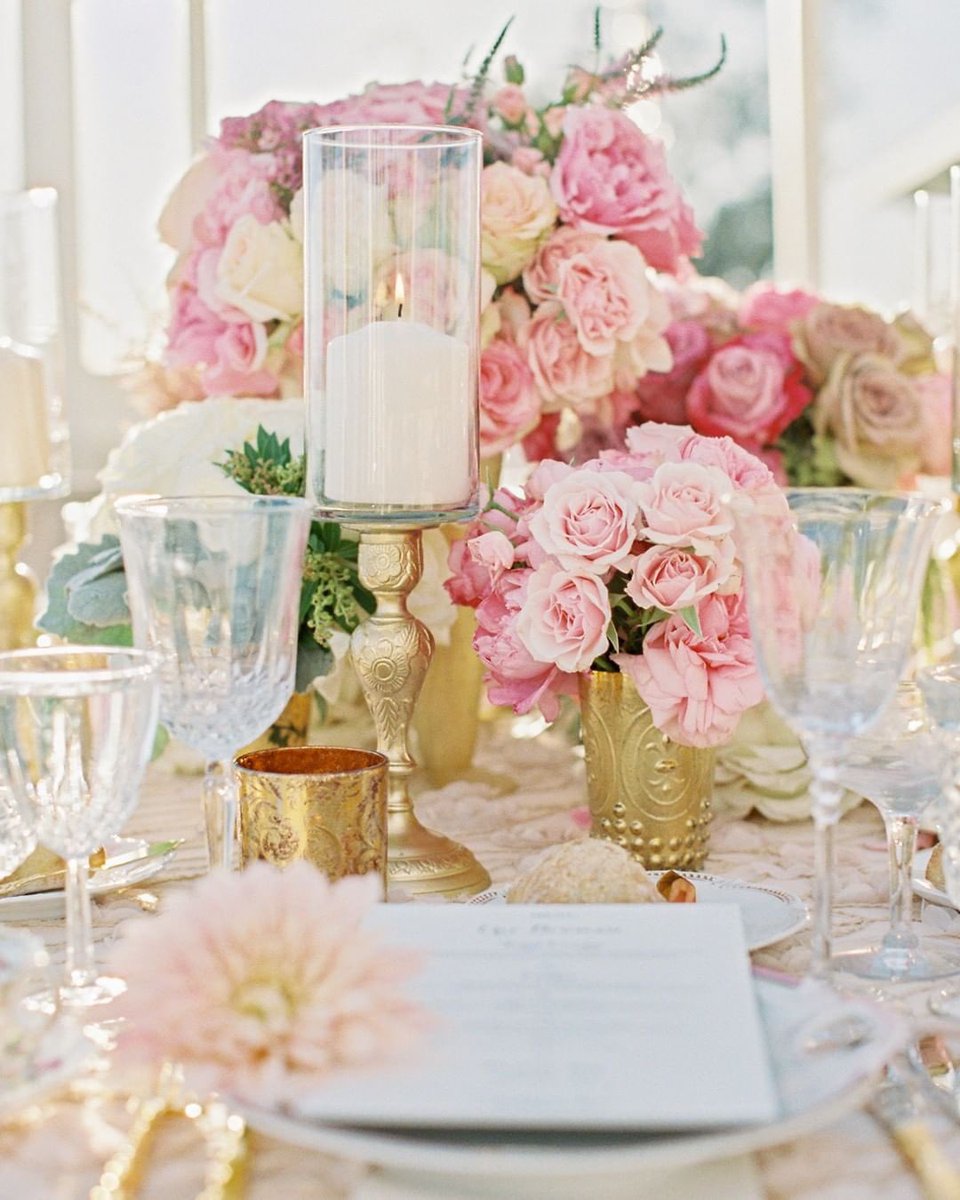ROneLinens's tweet image. So glam! Beautiful tones of blush and gold. ✨ Linens by Resource One Inc. Photo by @michaelandanna