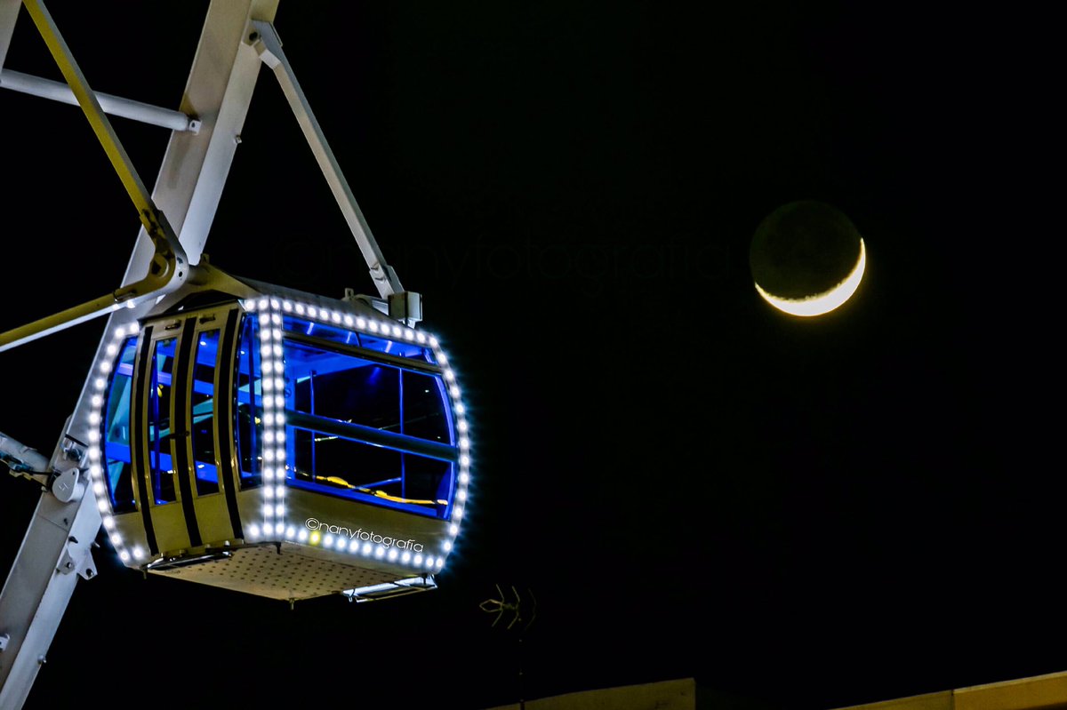 Lechuzainquieta's tweet photo. La luna. 
A falta de nubes ... 
@mlgmediterranea @PintoFotografia @hacerfotos @javioru @Malagaconacento @josestormchaser @objtormentas @OrgullodeMalaga @NoriaPrincess @malagaport @EarthandClouds @toro_an @ACMalagaPalacio https://t.co/s0lm021thE