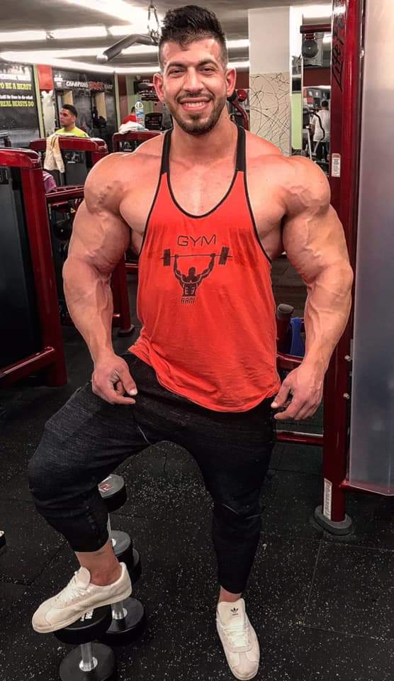 robsonbong's tweet photo. wow the best #men #bodybuilder #body #transform https://t.co/kAk697m0BE